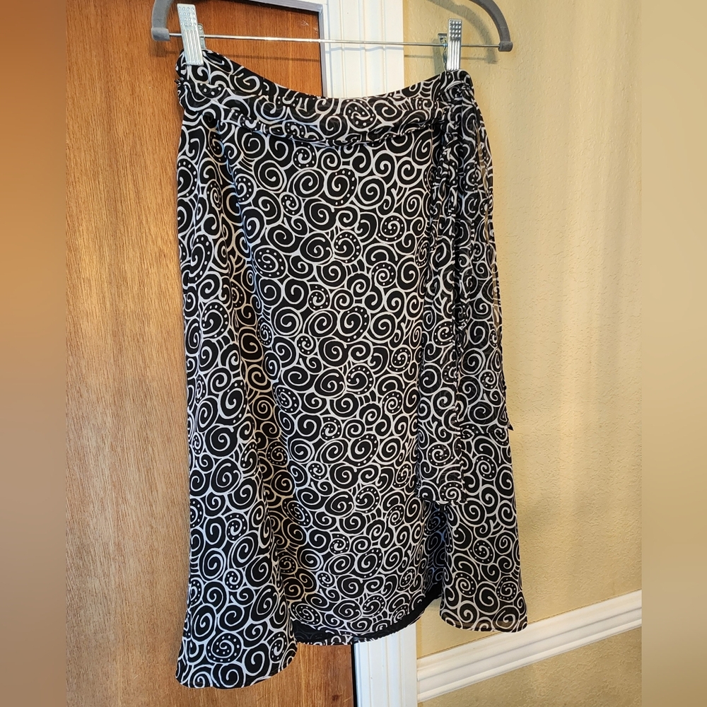 Liz Claiborne chiffon black cream attached bow 14 Large